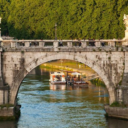 Rome Services Porta Castello Bagian luar foto