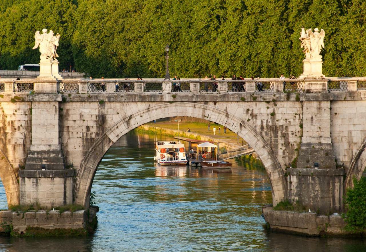 Rome Services Porta Castello Bagian luar foto